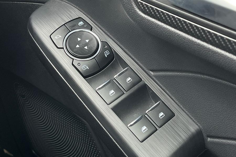 Ford Kuga Photo autoimg-6fda98a89c4d57d6757938574e532fbd590cdc07.jpg