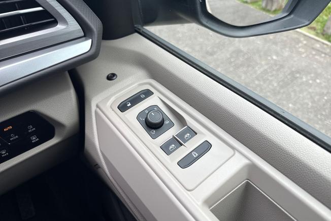 VOLKSWAGEN Multivan Photo 33