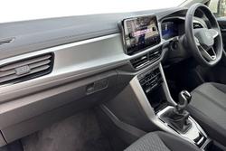Volkswagen T-Roc Photo 2