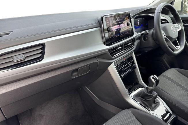 Volkswagen T-Roc Photo 2