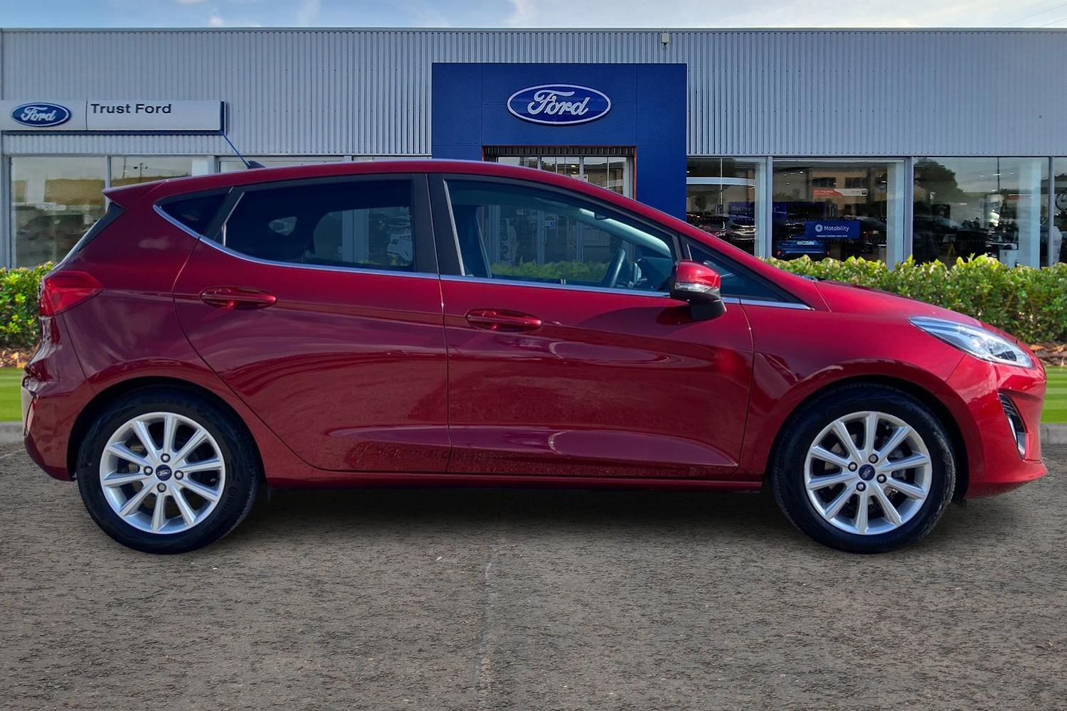 Ford Fiesta Photo 2