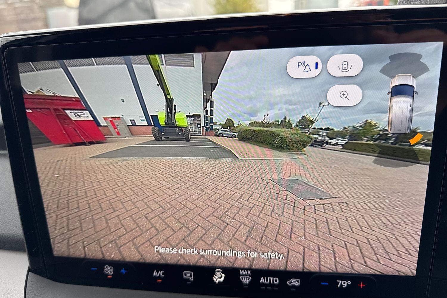 Ford E-TRANSIT COURIER Photo 34