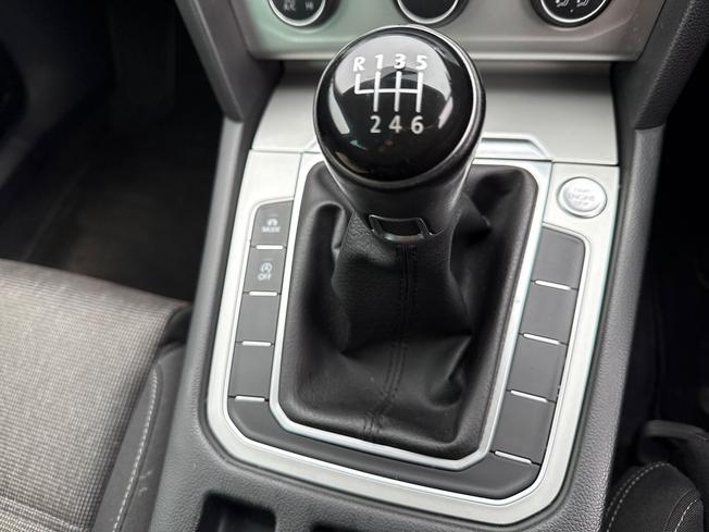 VOLKSWAGEN Passat Photo 35