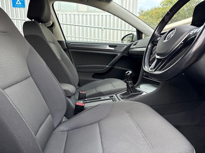 VOLKSWAGEN Golf Photo 49
