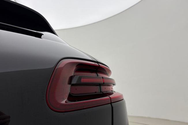 PORSCHE Macan Photo 18