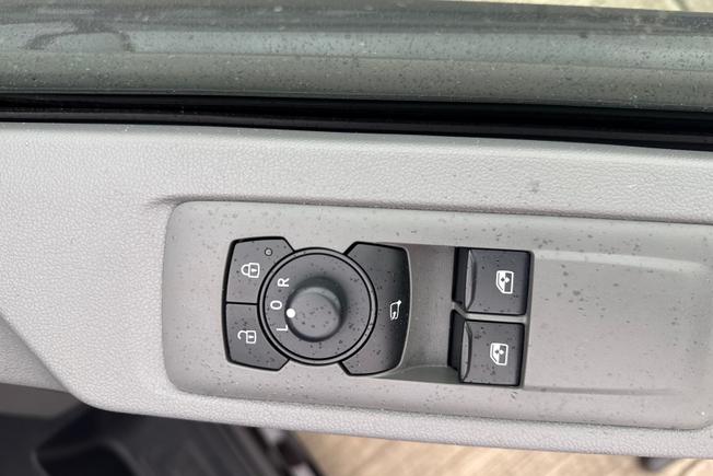VOLKSWAGEN Transporter Photo 23