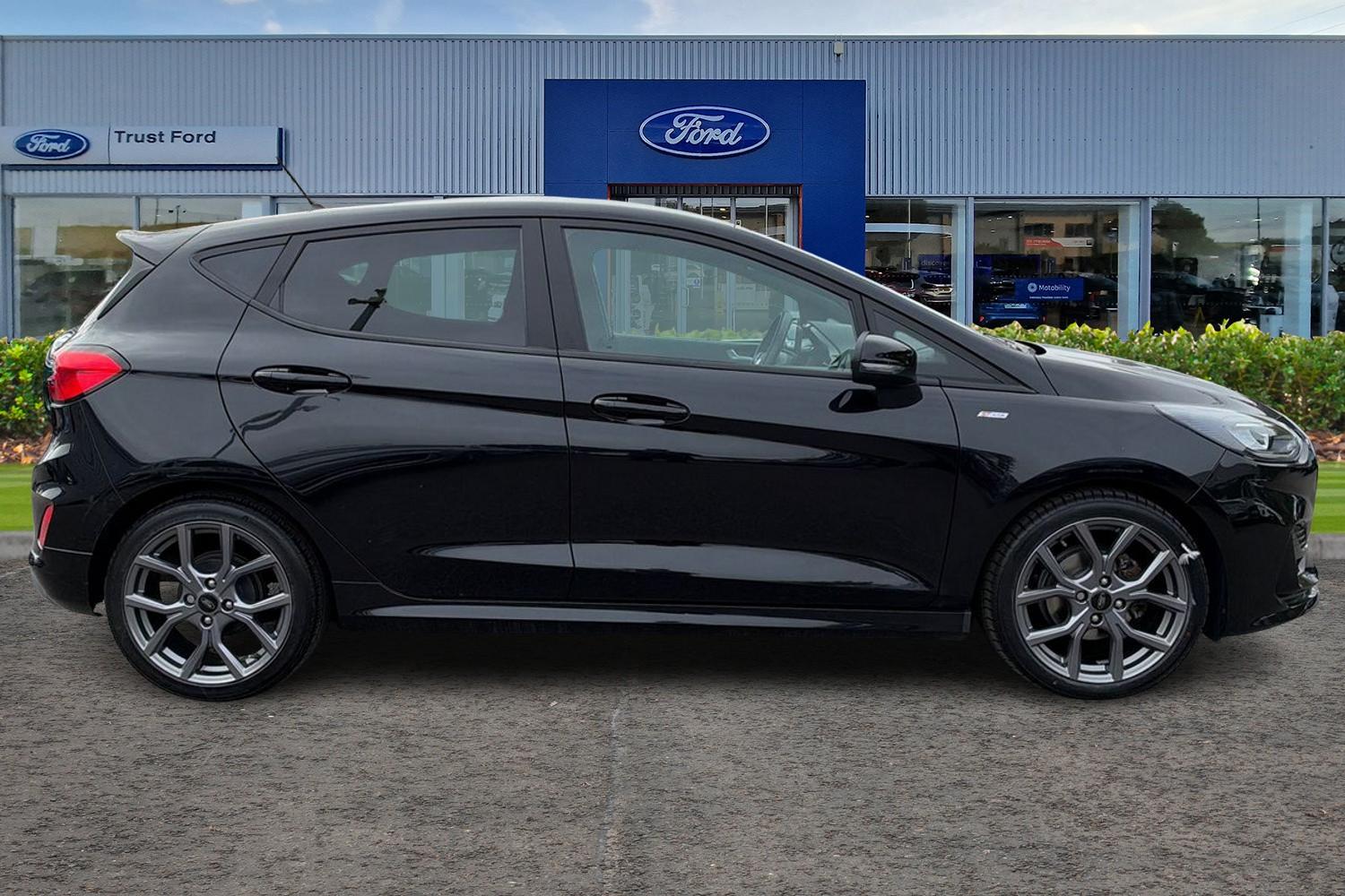 Ford FIESTA Photo 2