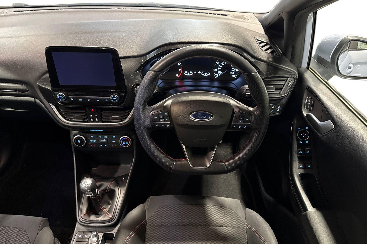 Ford FIESTA Photo 10