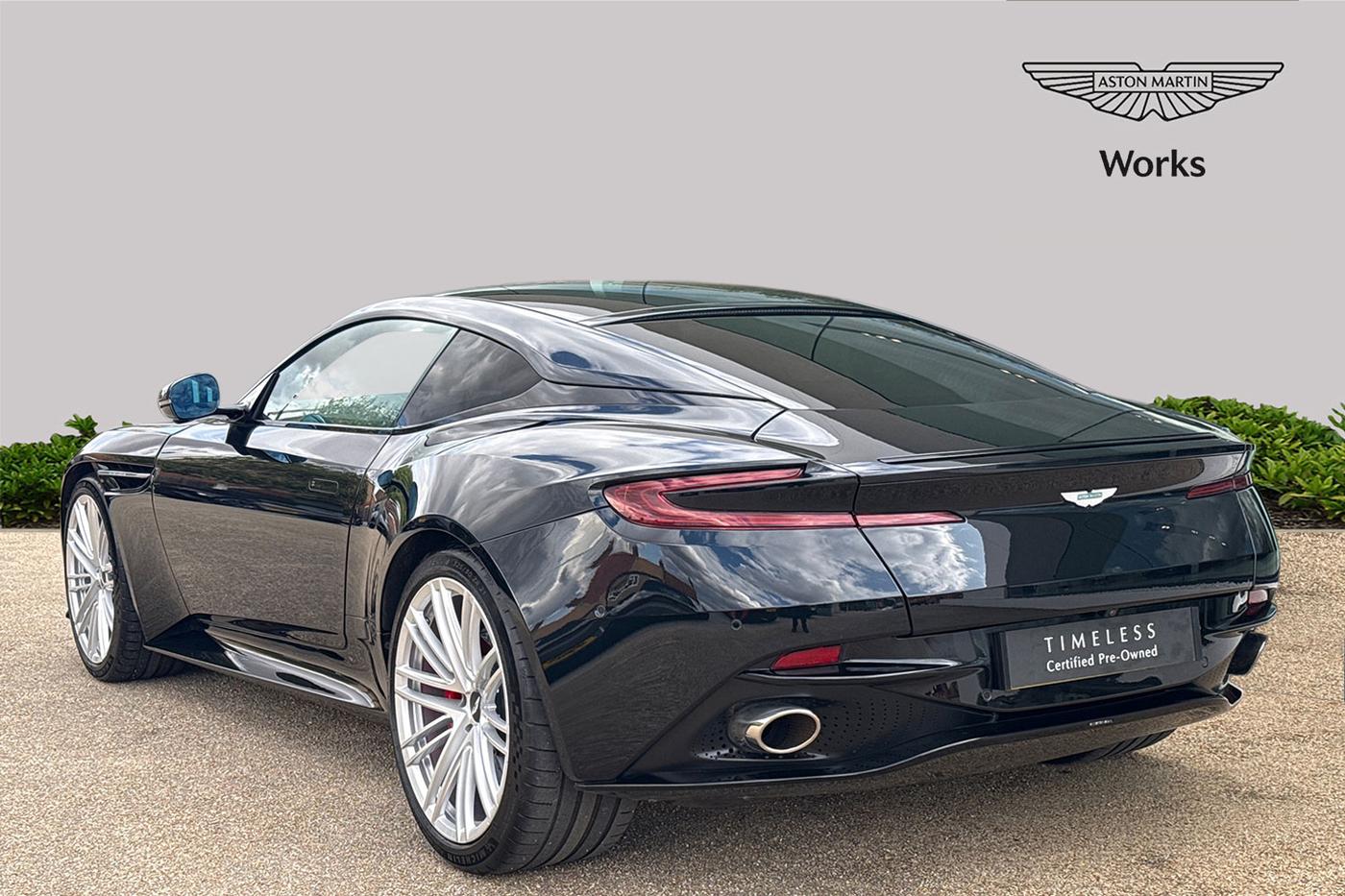 Aston Martin DB12 2024