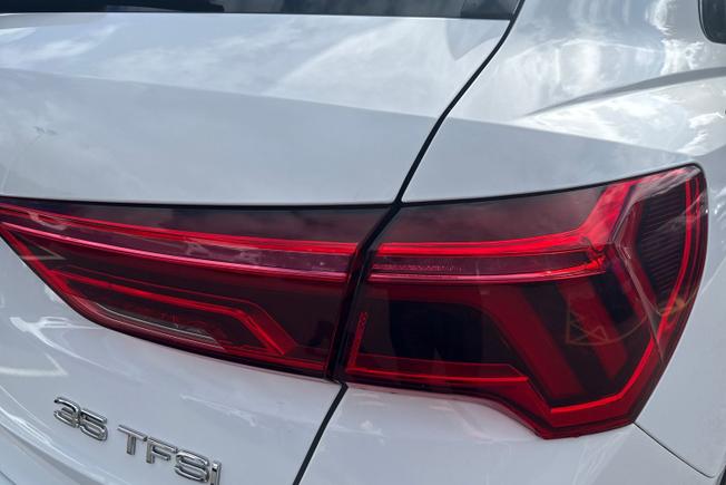 AUDI Q3 Photo 18