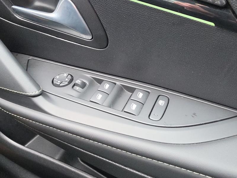 Used Peugeot E-208 AK22MYW 24