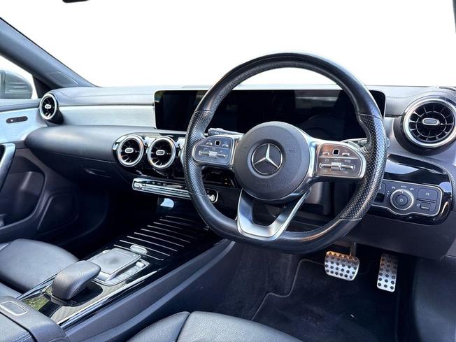 MERCEDES-BENZ CLA Class Photo 6