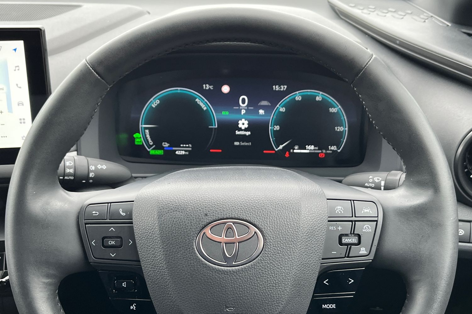 Toyota C-HR Photo 11