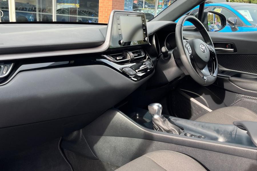 Toyota C-HR Photo autoimg-701520a8c9aaf27c72ba8ad65a9dad3174dd0b62.jpg
