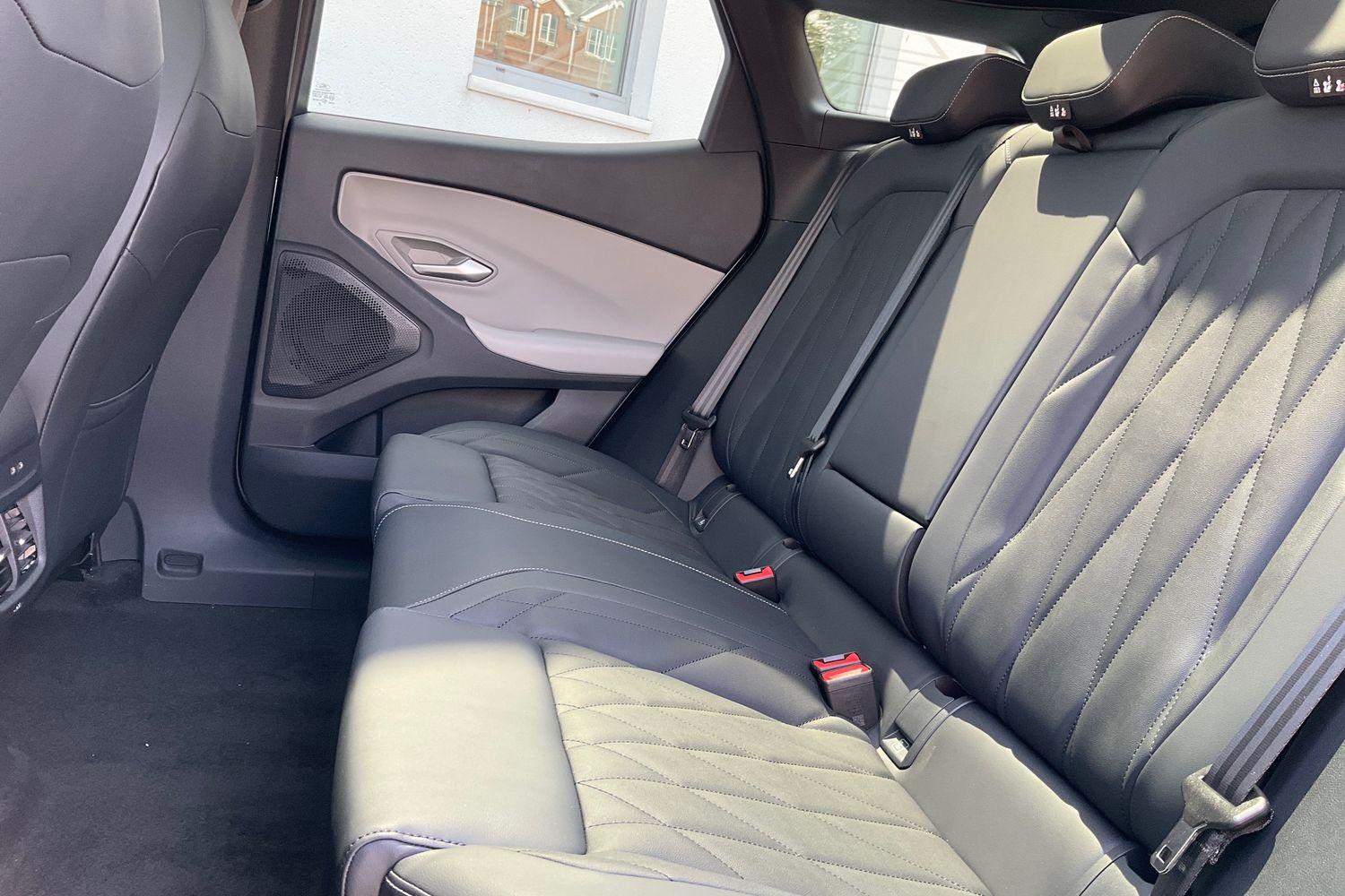 Ford EXPLORER Photo 19