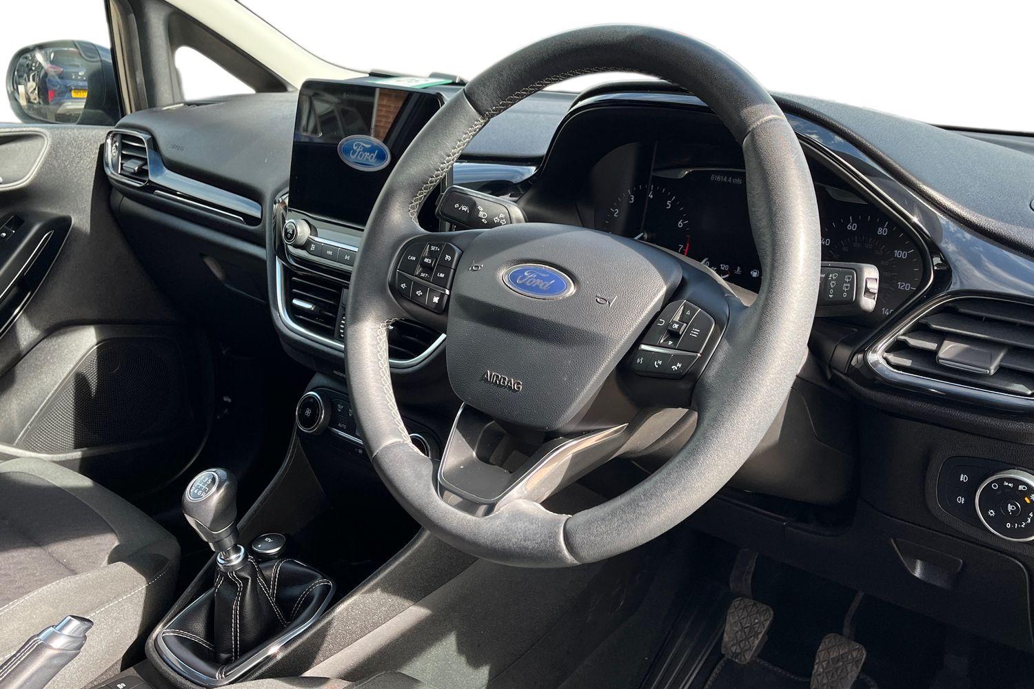 Ford FIESTA Photo 8