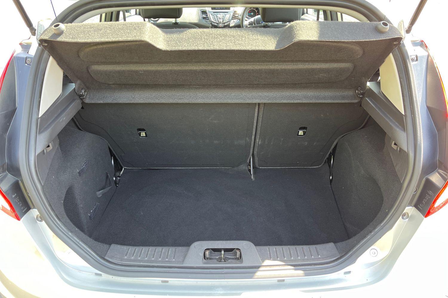 Ford FIESTA Photo 20