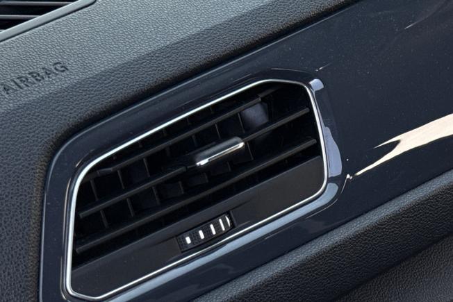 VOLKSWAGEN T-Roc Photo 44