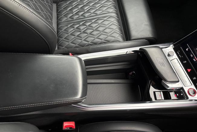 AUDI E-Tron S Photo 30