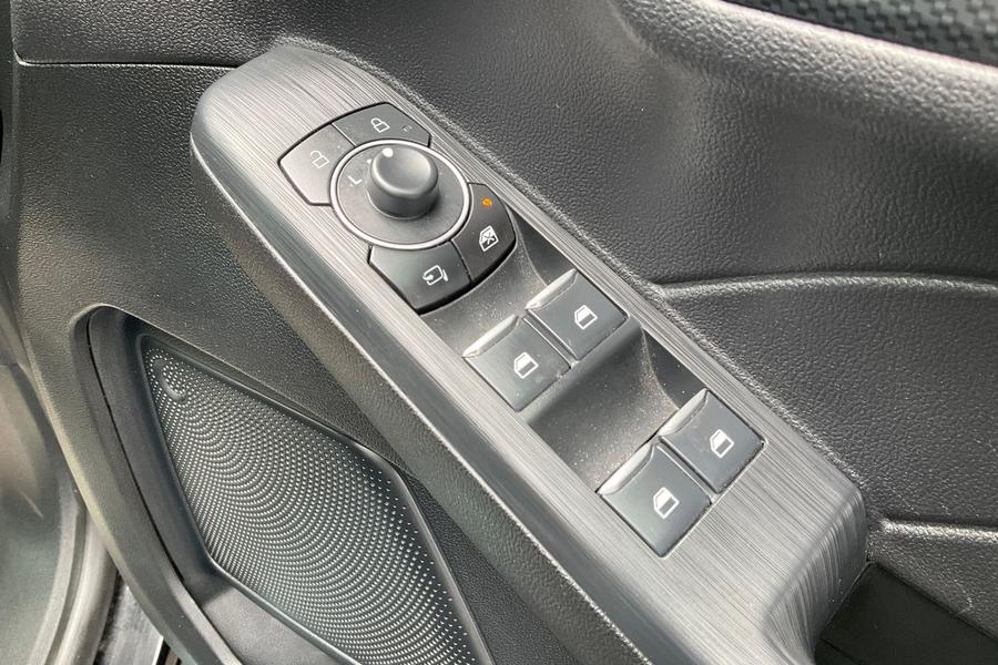 Ford KUGA Photo autoimg-70320a916644b25d7f3707dd6fa931a4d6109c5f.jpg