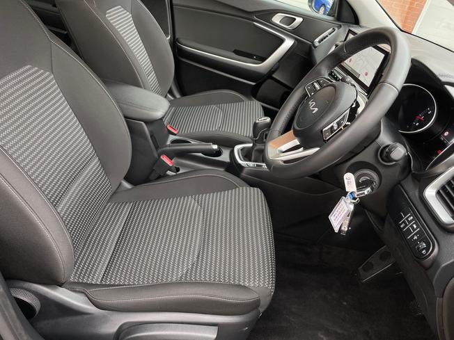 KIA Ceed Photo 28