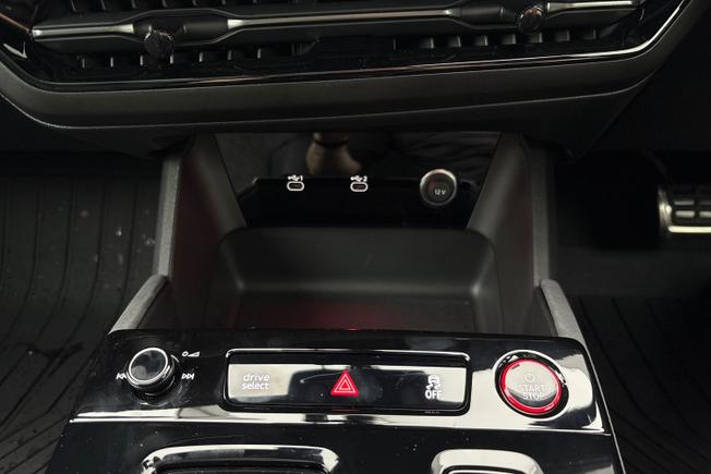 AUDI S6 E-Tron Avant Photo 29