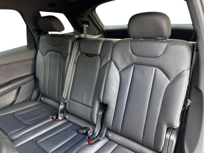 AUDI Q7 Photo 9