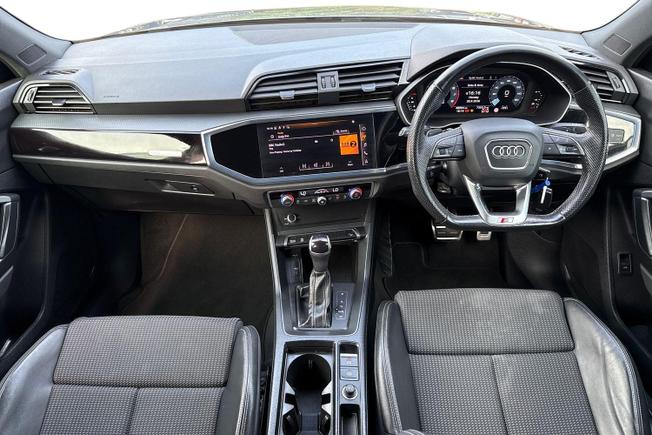AUDI Q3 Photo 10