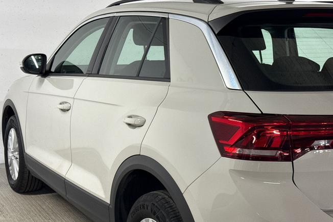 VOLKSWAGEN T-Roc Photo 26