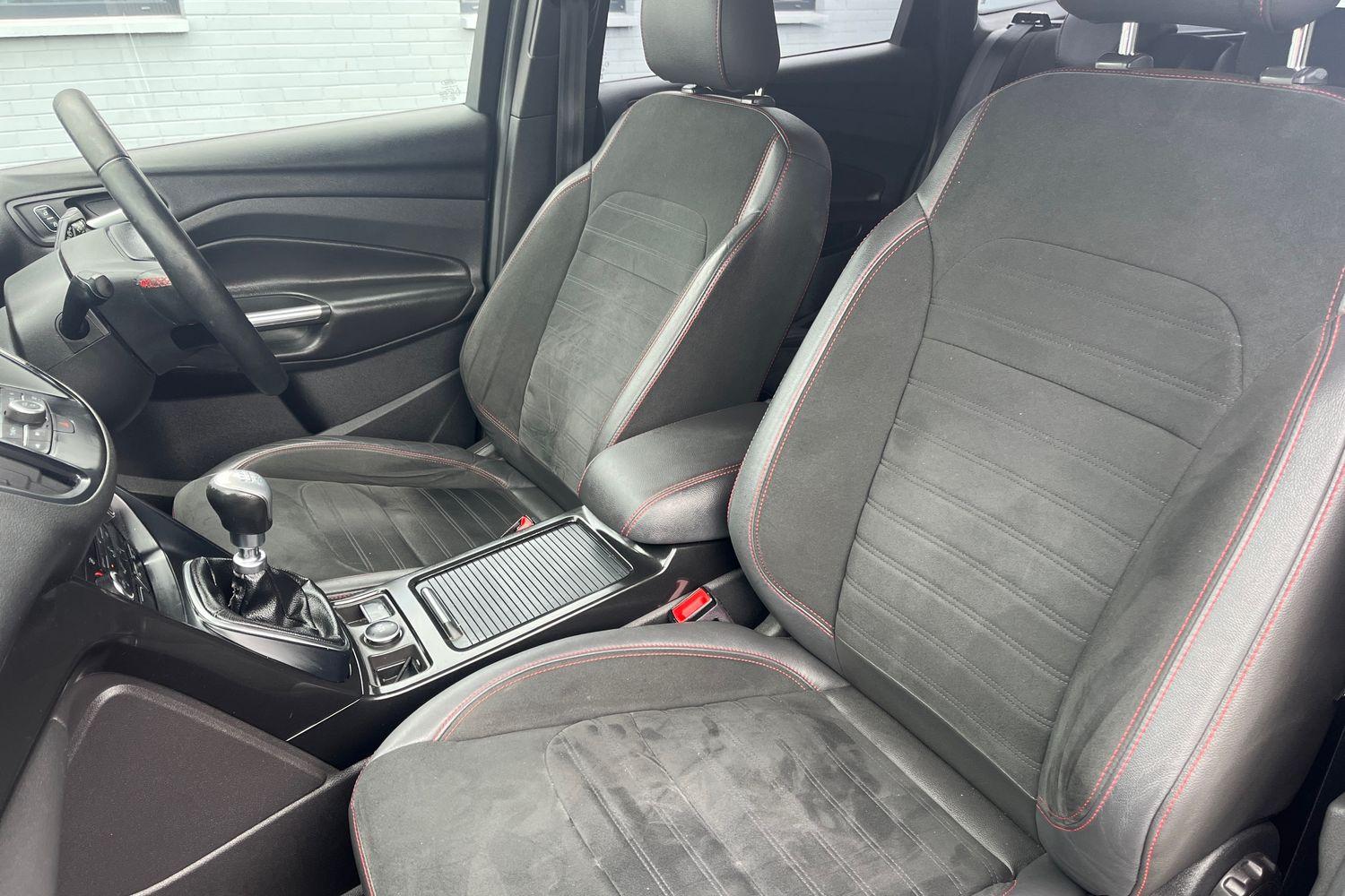 Ford KUGA Photo 18