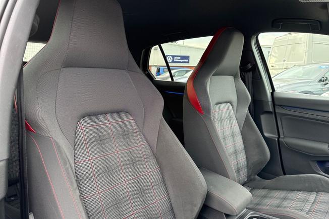VOLKSWAGEN Golf Photo 28