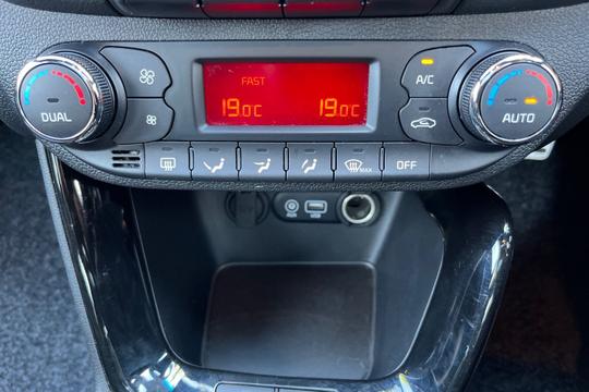 Kia Ceed Photo autoimg-70583c6e883bf77b6d398cd7906efb373381660a.jpg