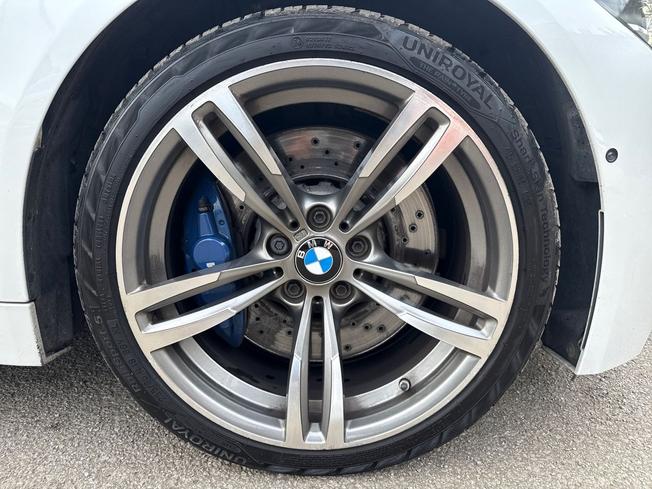 BMW M4 Photo 35