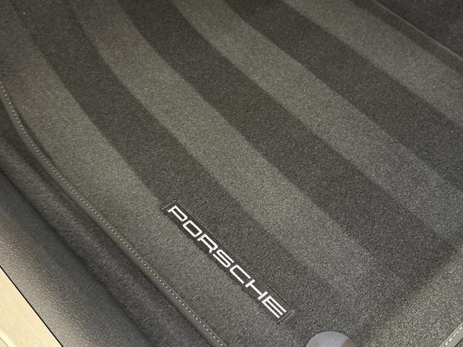 PORSCHE Panamera Photo 35