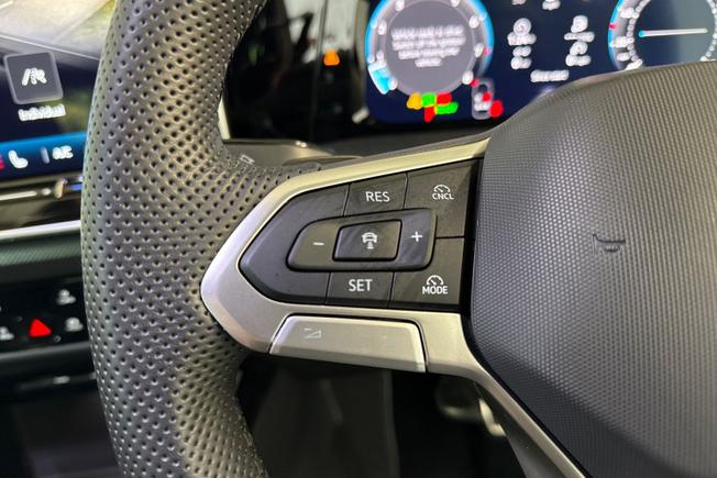 VOLKSWAGEN Golf Photo 16