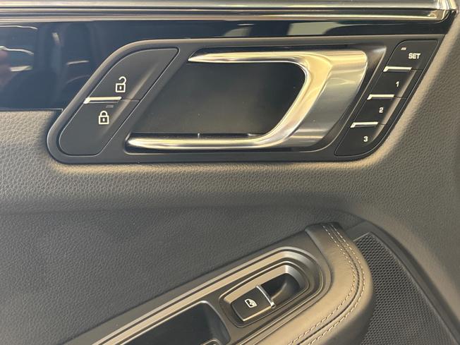 PORSCHE Macan Photo 34