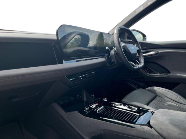 Audi Q6 e-tron Photo autoimg-707019e89a7a7b3130d603cf9ad9045e264ad174.jpg