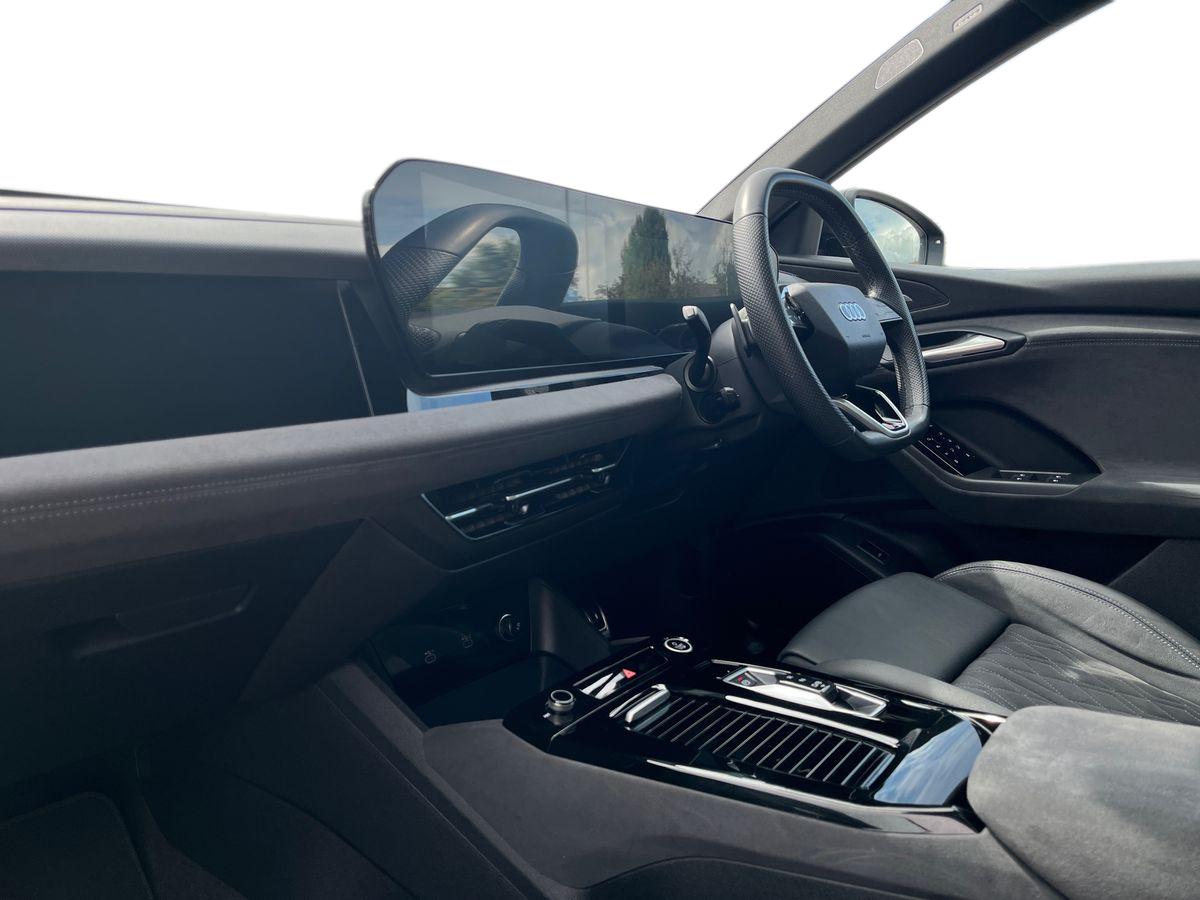 Audi Q6 e-tron Photo 2