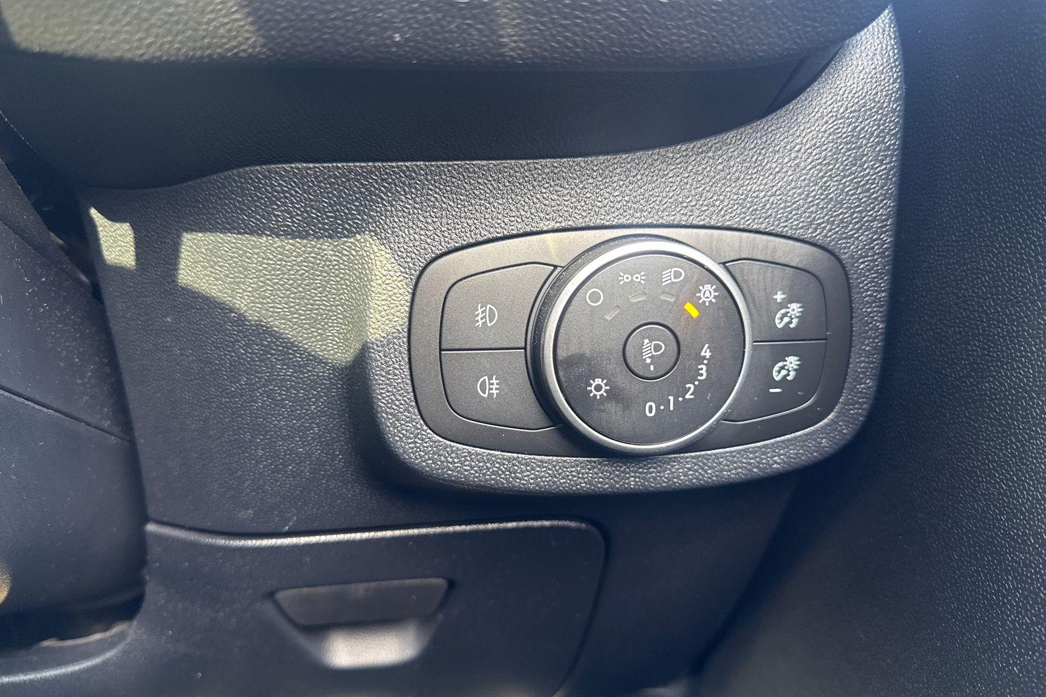 Ford FIESTA Photo 32