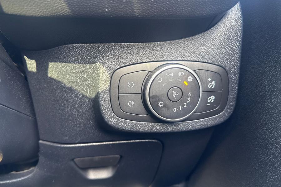 Ford FIESTA Photo autoimg-70740779cc00768957a8c46e266035315fdfd62a.jpg