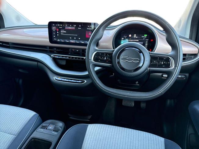 FIAT 500e Photo 11