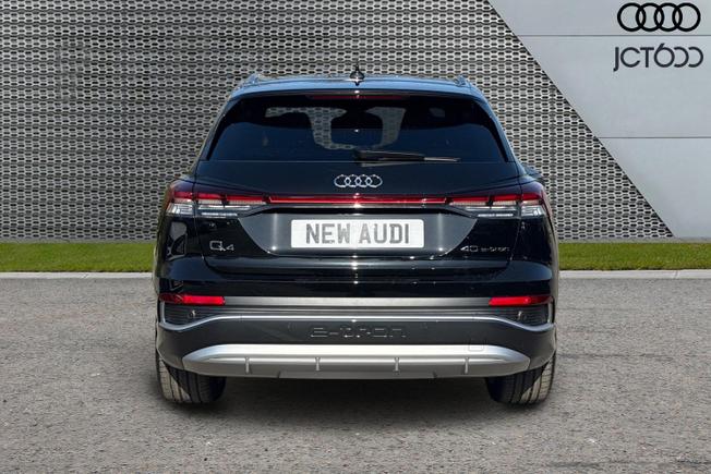 AUDI  Q4 SUV Photo 7