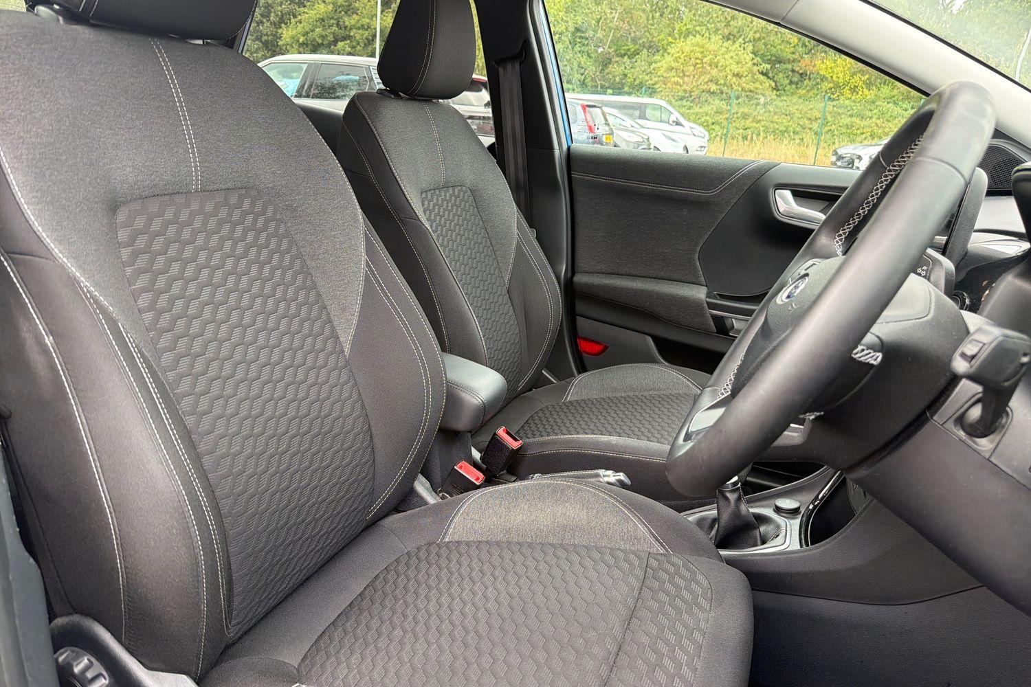Ford PUMA Photo 16