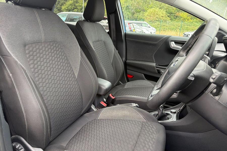 Ford PUMA Photo autoimg-7087a212ada820bc606d3b96907757758d7dba0f.jpg