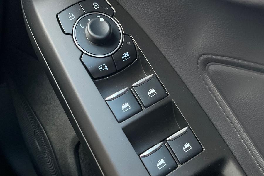 Ford FOCUS Photo autoimg-7087e5eeb9991e730802af4dd56166a99676400a.jpg