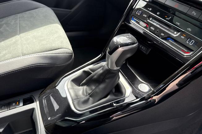 VOLKSWAGEN T-Roc Photo 32