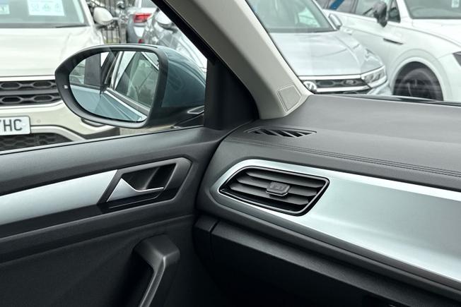Volkswagen T-Roc Photo 29