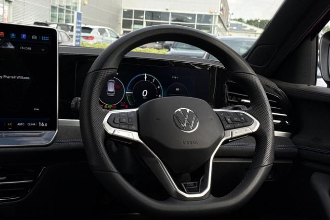 VOLKSWAGEN Passat Photo 43