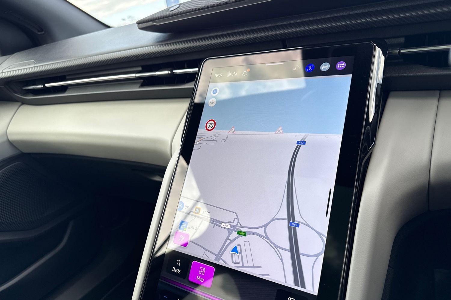 Ford EXPLORER Photo 26