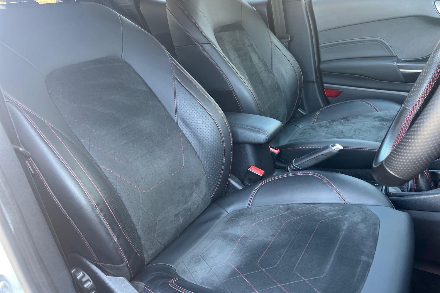 Ford FIESTA Photo 18